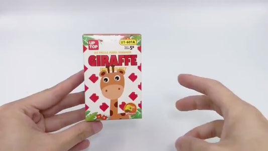 Sacapuntas con bloques de construcción de animales